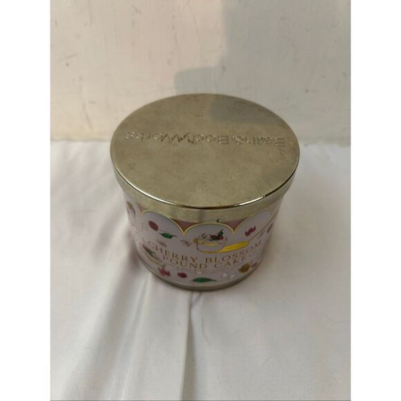 Bath and Body Works Cherry Blossom Pound Cake Pink candle New - Picture 1 of 4